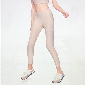 Outdoor Voices 3/4 warmup legging in Desert